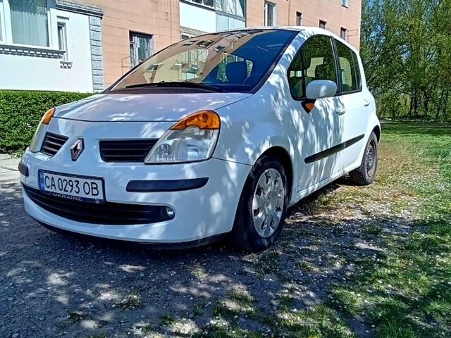Белый Рено Модус, объемом двигателя 1.6 л и пробегом 146 тыс. км за 4550 $, фото 3 на Automoto.ua