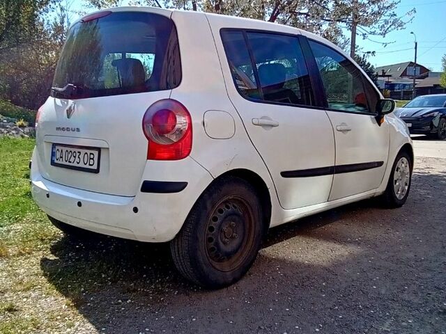 Белый Рено Модус, объемом двигателя 1.6 л и пробегом 146 тыс. км за 4550 $, фото 6 на Automoto.ua