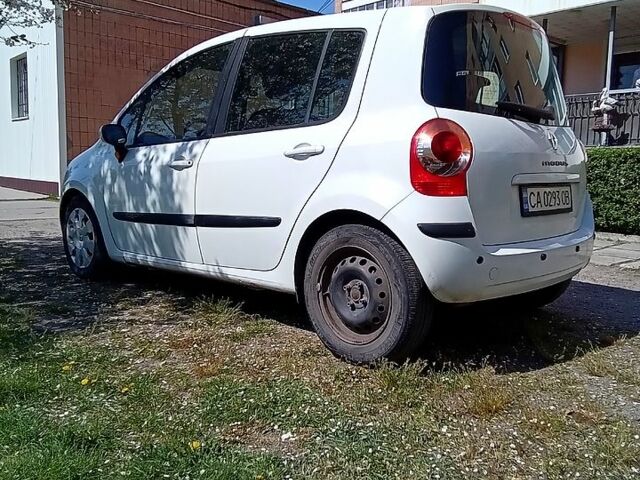Белый Рено Модус, объемом двигателя 1.6 л и пробегом 146 тыс. км за 4550 $, фото 4 на Automoto.ua
