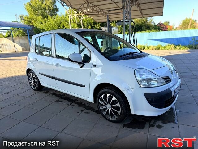 Белый Рено Модус, объемом двигателя 1.1 л и пробегом 130 тыс. км за 4950 $, фото 5 на Automoto.ua