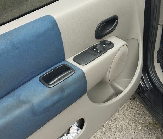 Чорний Рено Модус, об'ємом двигуна 1.1 л та пробігом 260 тис. км за 3100 $, фото 4 на Automoto.ua