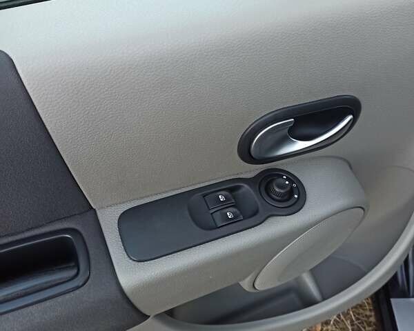 Черный Рено Модус, объемом двигателя 1.6 л и пробегом 210 тыс. км за 4200 $, фото 18 на Automoto.ua