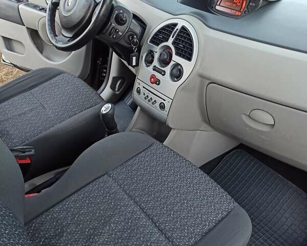 Черный Рено Модус, объемом двигателя 1.6 л и пробегом 210 тыс. км за 4200 $, фото 17 на Automoto.ua