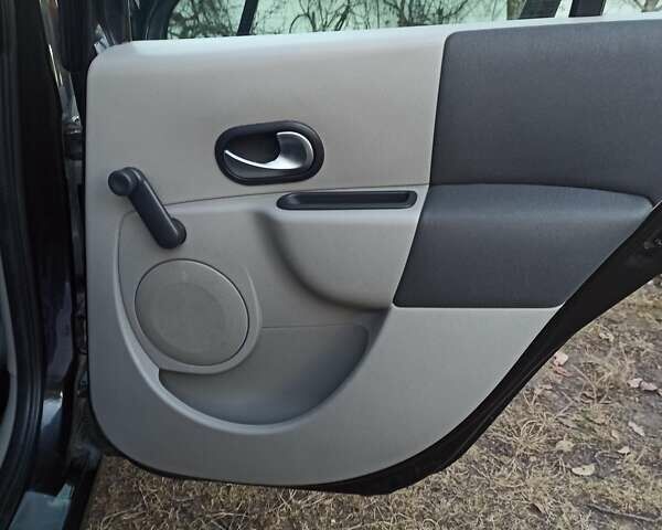 Черный Рено Модус, объемом двигателя 1.6 л и пробегом 210 тыс. км за 4200 $, фото 7 на Automoto.ua