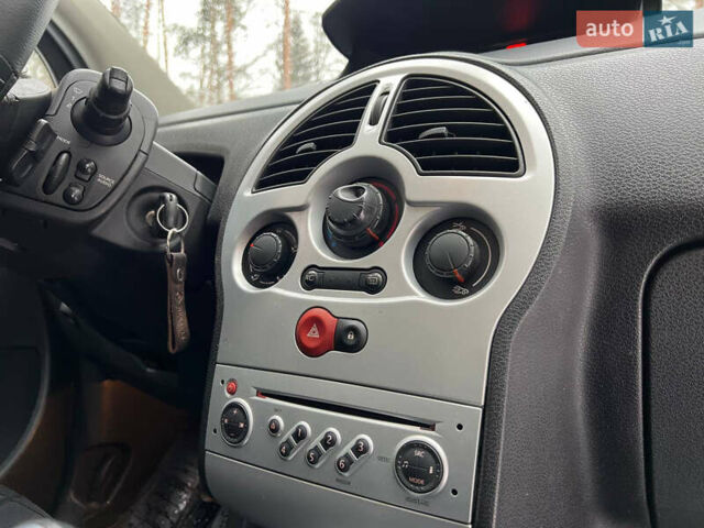 Чорний Рено Модус, об'ємом двигуна 1.2 л та пробігом 220 тис. км за 3200 $, фото 26 на Automoto.ua