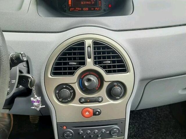 Чорний Рено Модус, об'ємом двигуна 1.1 л та пробігом 200 тис. км за 3500 $, фото 11 на Automoto.ua