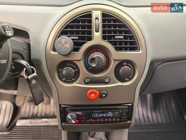 Черный Рено Модус, объемом двигателя 1.1 л и пробегом 221 тыс. км за 4300 $, фото 19 на Automoto.ua