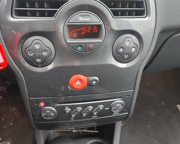 Черный Рено Модус, объемом двигателя 1.6 л и пробегом 62 тыс. км за 5500 $, фото 12 на Automoto.ua