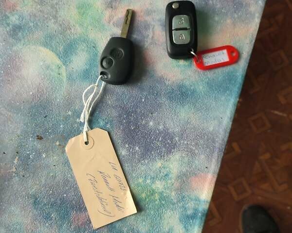 Черный Рено Модус, объемом двигателя 1.6 л и пробегом 62 тыс. км за 5500 $, фото 16 на Automoto.ua