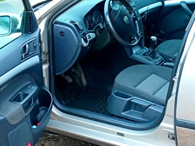 Черный Рено Модус, объемом двигателя 1.6 л и пробегом 167 тыс. км за 5500 $, фото 4 на Automoto.ua