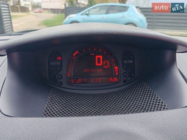 Красный Рено Модус, объемом двигателя 1.2 л и пробегом 189 тыс. км за 3900 $, фото 16 на Automoto.ua