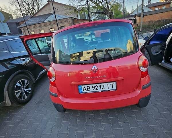Красный Рено Модус, объемом двигателя 1.6 л и пробегом 150 тыс. км за 5000 $, фото 3 на Automoto.ua