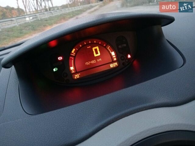 Червоний Рено Модус, об'ємом двигуна 1.1 л та пробігом 200 тис. км за 3500 $, фото 2 на Automoto.ua