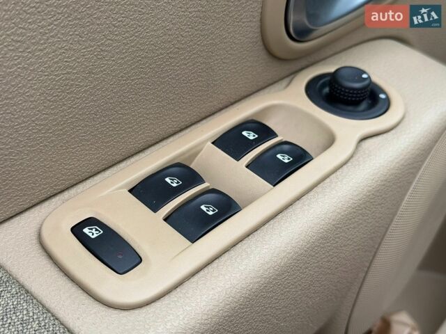 Червоний Рено Модус, об'ємом двигуна 1.6 л та пробігом 134 тис. км за 4999 $, фото 16 на Automoto.ua