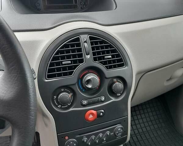 Червоний Рено Модус, об'ємом двигуна 1.15 л та пробігом 120 тис. км за 4750 $, фото 17 на Automoto.ua