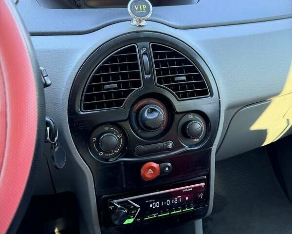 Красный Рено Модус, объемом двигателя 1.1 л и пробегом 181 тыс. км за 4400 $, фото 18 на Automoto.ua