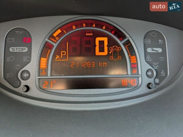 Червоний Рено Модус, об'ємом двигуна 1.6 л та пробігом 211 тис. км за 4999 $, фото 20 на Automoto.ua