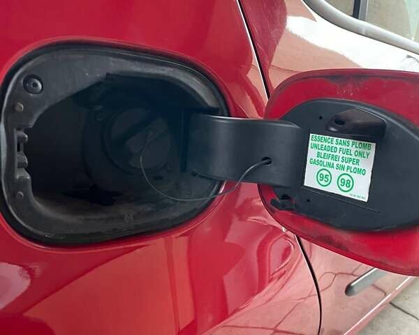 Красный Рено Модус, объемом двигателя 1.2 л и пробегом 148 тыс. км за 5250 $, фото 22 на Automoto.ua