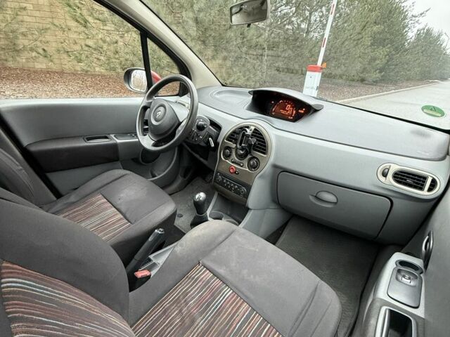 Красный Рено Модус, объемом двигателя 1.5 л и пробегом 200 тыс. км за 4200 $, фото 10 на Automoto.ua