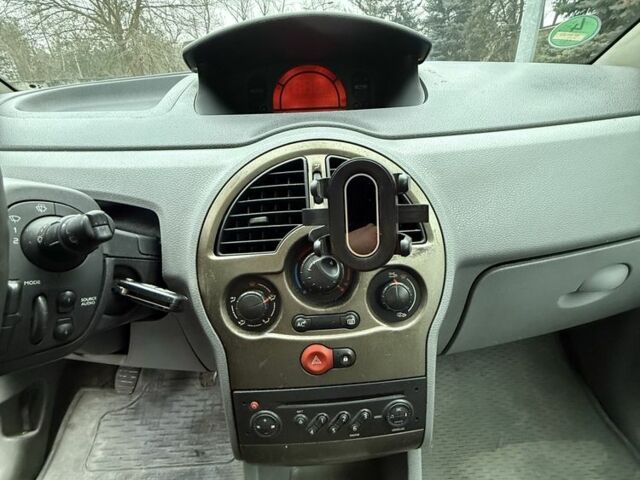 Красный Рено Модус, объемом двигателя 1.5 л и пробегом 200 тыс. км за 4200 $, фото 13 на Automoto.ua