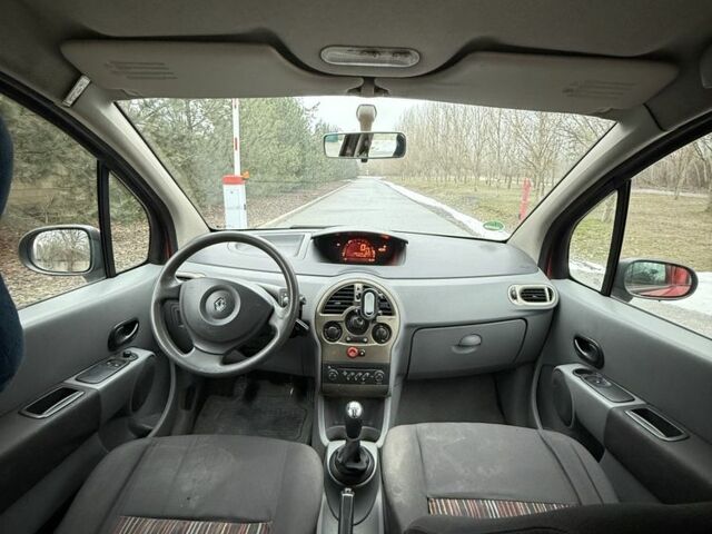 Красный Рено Модус, объемом двигателя 1.5 л и пробегом 200 тыс. км за 4200 $, фото 12 на Automoto.ua