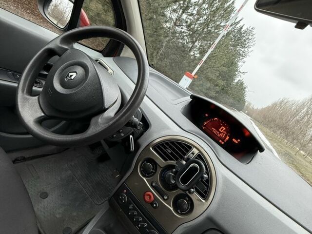 Красный Рено Модус, объемом двигателя 1.5 л и пробегом 200 тыс. км за 4200 $, фото 11 на Automoto.ua