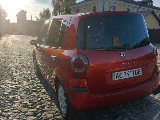 Красный Рено Модус, объемом двигателя 1.6 л и пробегом 290 тыс. км за 5018 $, фото 2 на Automoto.ua