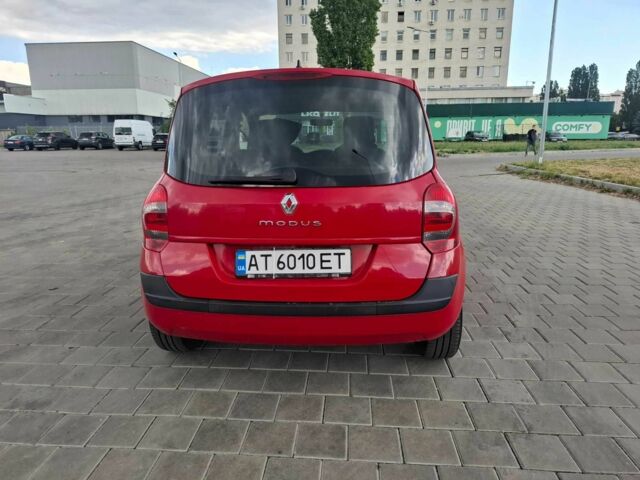 Красный Рено Модус, объемом двигателя 1.1 л и пробегом 123 тыс. км за 5022 $, фото 1 на Automoto.ua