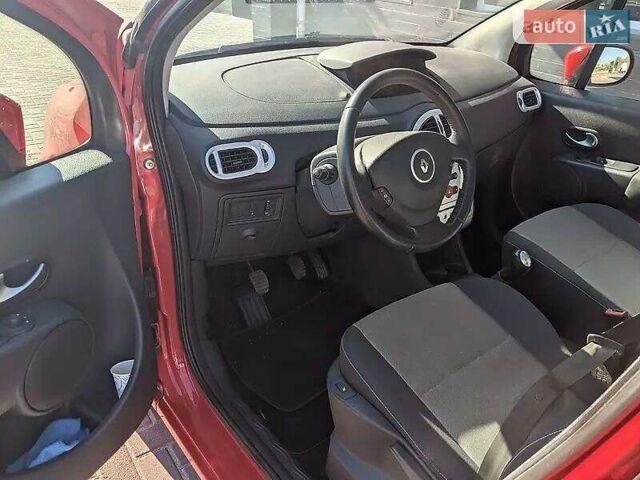 Красный Рено Модус, объемом двигателя 1.1 л и пробегом 245 тыс. км за 4800 $, фото 2 на Automoto.ua
