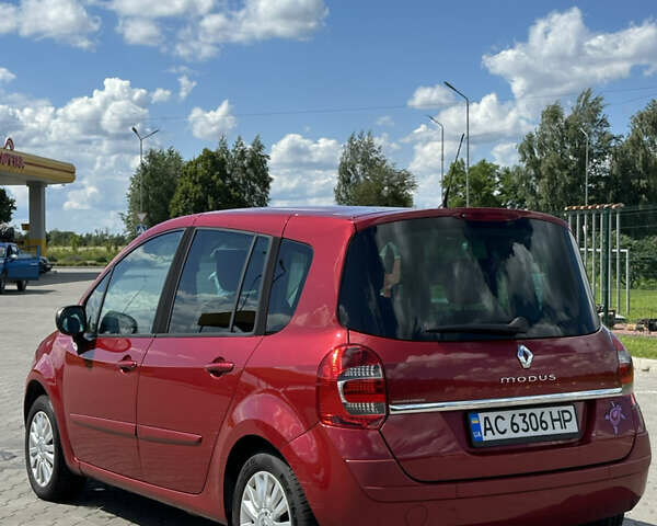 Красный Рено Модус, объемом двигателя 1.6 л и пробегом 161 тыс. км за 6800 $, фото 4 на Automoto.ua