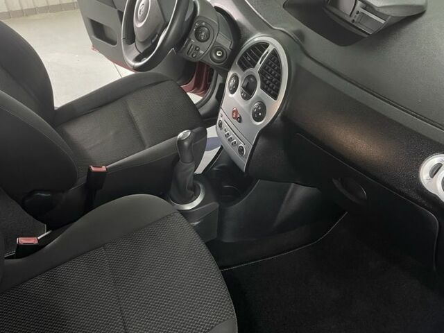 Красный Рено Модус, объемом двигателя 1.5 л и пробегом 138 тыс. км за 5200 $, фото 15 на Automoto.ua