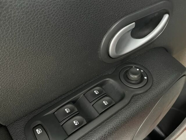 Красный Рено Модус, объемом двигателя 1.5 л и пробегом 138 тыс. км за 5200 $, фото 4 на Automoto.ua