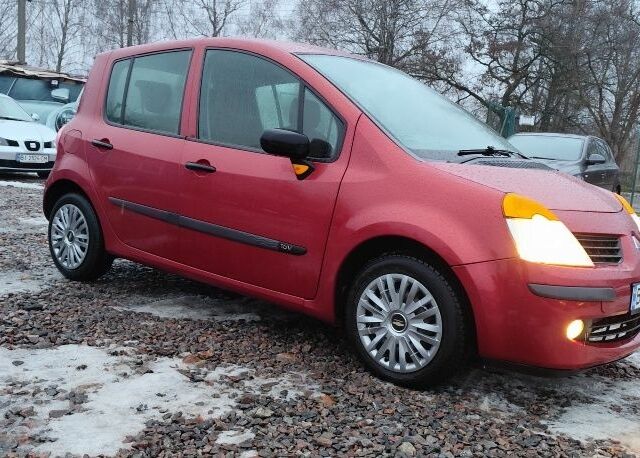 Красный Рено Модус, объемом двигателя 1.1 л и пробегом 219 тыс. км за 3555 $, фото 3 на Automoto.ua