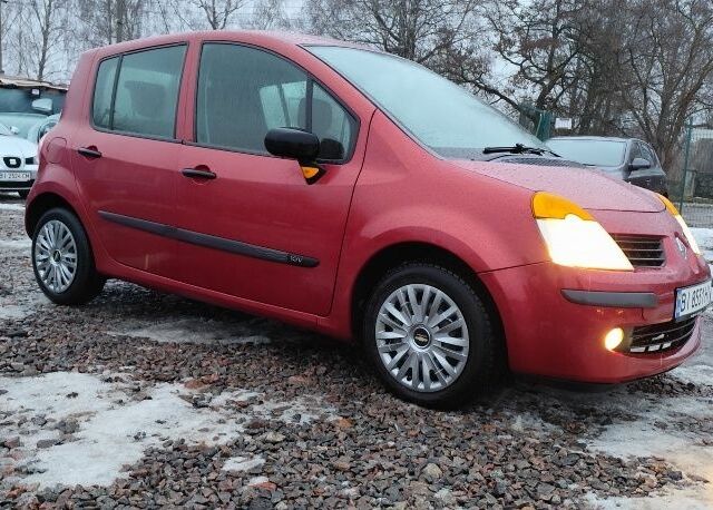 Красный Рено Модус, объемом двигателя 1.1 л и пробегом 219 тыс. км за 3555 $, фото 2 на Automoto.ua