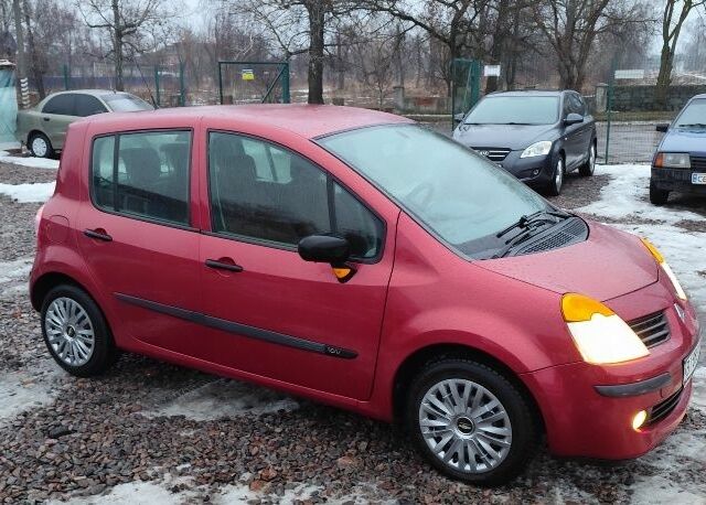 Красный Рено Модус, объемом двигателя 1.1 л и пробегом 219 тыс. км за 3555 $, фото 4 на Automoto.ua