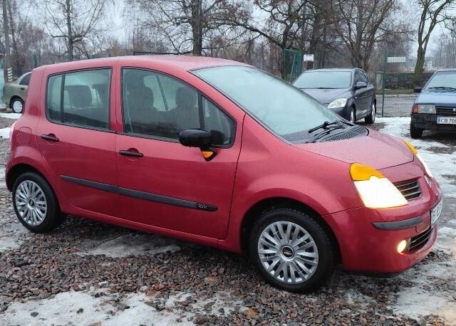 Красный Рено Модус, объемом двигателя 1.1 л и пробегом 219 тыс. км за 3555 $, фото 5 на Automoto.ua