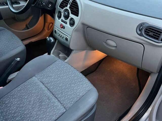 Рено Модус, об'ємом двигуна 1.6 л та пробігом 232 тис. км за 4800 $, фото 4 на Automoto.ua