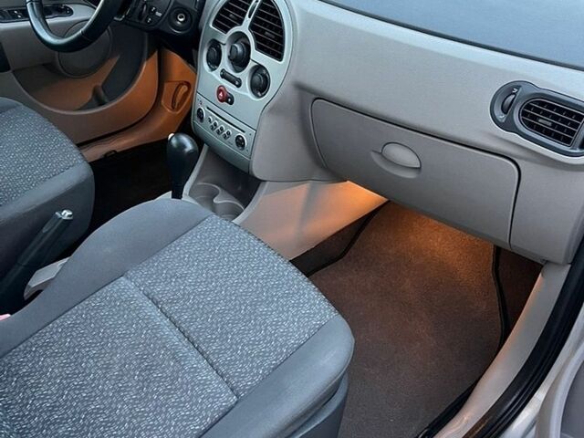 Рено Модус, объемом двигателя 1.6 л и пробегом 232 тыс. км за 4950 $, фото 4 на Automoto.ua