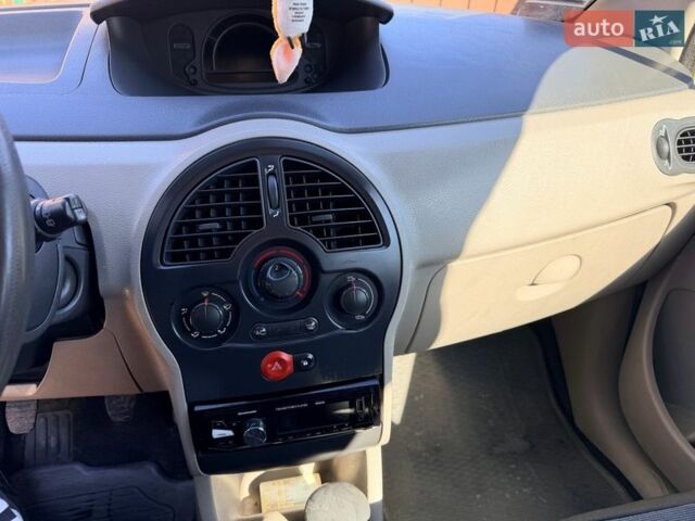 Желтый Рено Модус, объемом двигателя 1.1 л и пробегом 216 тыс. км за 4900 $, фото 15 на Automoto.ua