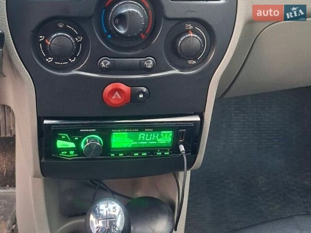 Желтый Рено Модус, объемом двигателя 1.15 л и пробегом 217 тыс. км за 4700 $, фото 4 на Automoto.ua