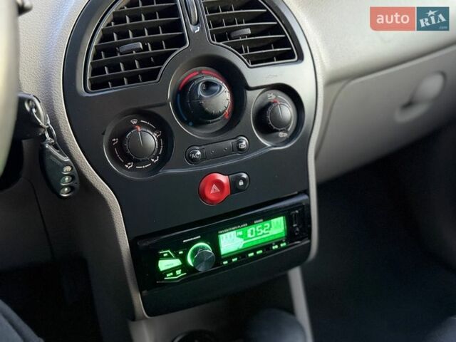 Жовтий Рено Модус, об'ємом двигуна 1.1 л та пробігом 216 тис. км за 4400 $, фото 2 на Automoto.ua