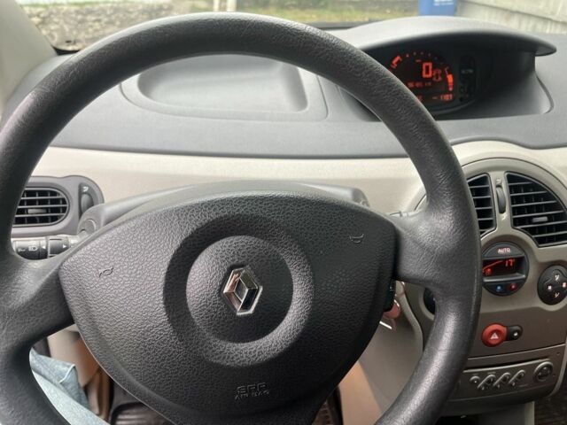 Серый Рено Модус, объемом двигателя 1.1 л и пробегом 96 тыс. км за 4700 $, фото 4 на Automoto.ua