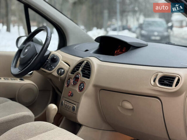 Серый Рено Модус, объемом двигателя 1.6 л и пробегом 170 тыс. км за 4650 $, фото 10 на Automoto.ua