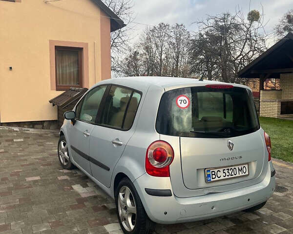 Серый Рено Модус, объемом двигателя 1.6 л и пробегом 149 тыс. км за 4700 $, фото 3 на Automoto.ua