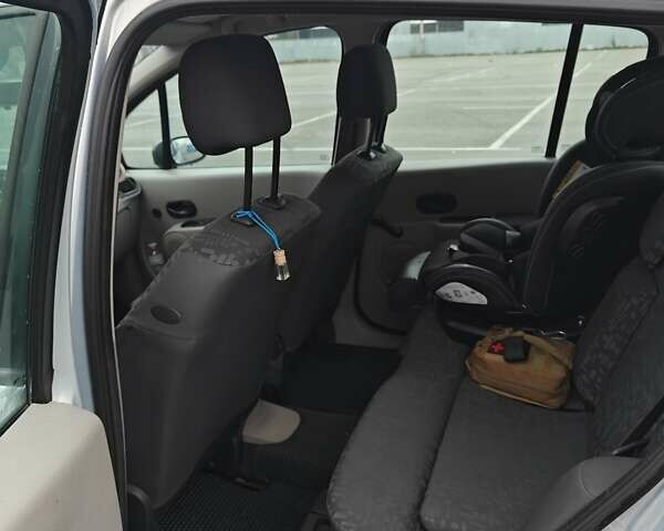 Серый Рено Модус, объемом двигателя 1.39 л и пробегом 160 тыс. км за 4500 $, фото 9 на Automoto.ua