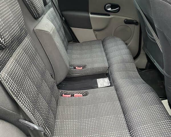 Сірий Рено Модус, об'ємом двигуна 1.6 л та пробігом 203 тис. км за 4500 $, фото 13 на Automoto.ua