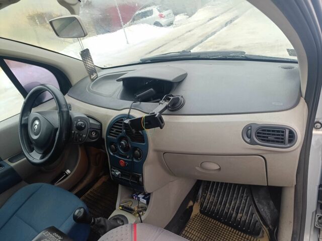 Серый Рено Модус, объемом двигателя 1.6 л и пробегом 240 тыс. км за 2000 $, фото 3 на Automoto.ua