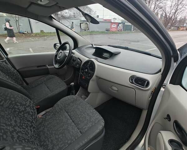 Серый Рено Модус, объемом двигателя 1.39 л и пробегом 160 тыс. км за 4500 $, фото 12 на Automoto.ua