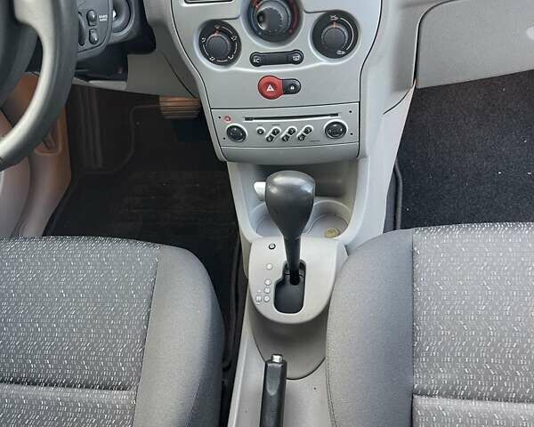 Сірий Рено Модус, об'ємом двигуна 1.6 л та пробігом 21 тис. км за 6200 $, фото 13 на Automoto.ua