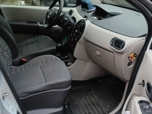 Серый Рено Модус, объемом двигателя 0 л и пробегом 190 тыс. км за 1608 $, фото 4 на Automoto.ua